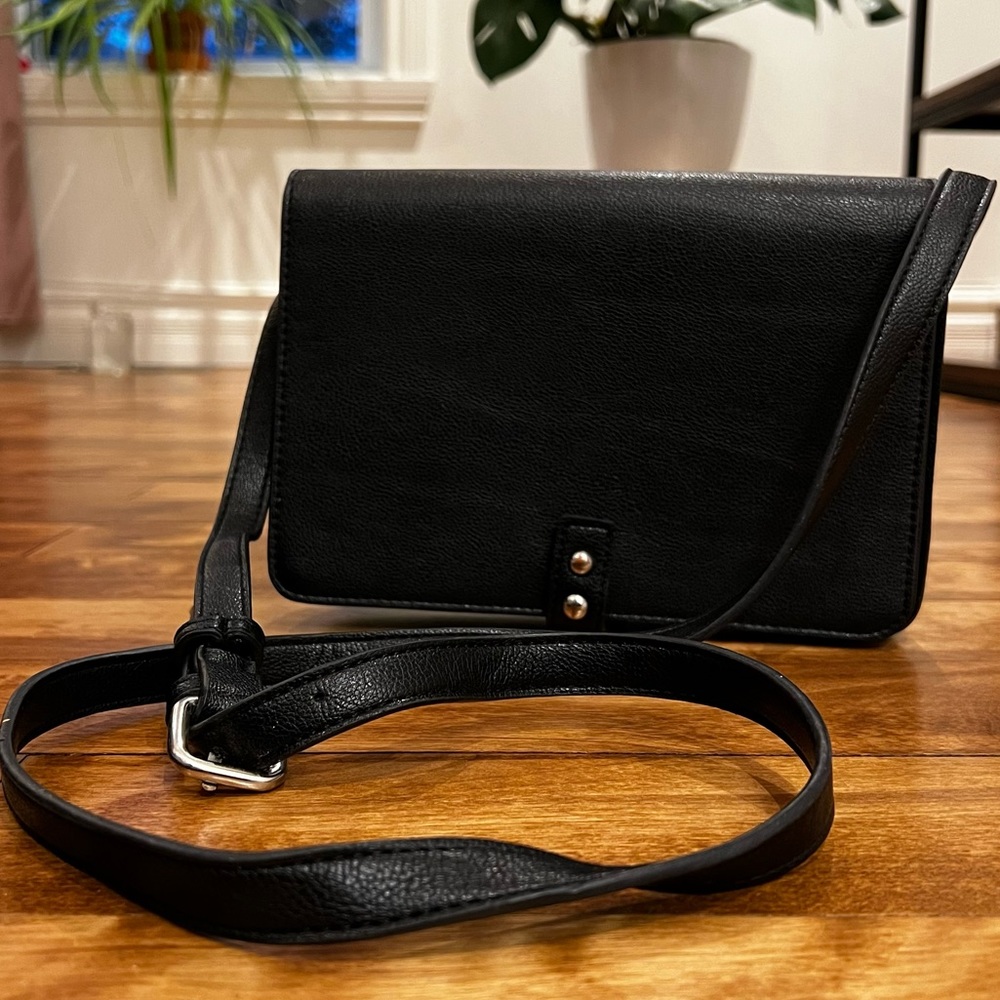 Forever 21 black faux leather crossbody purse